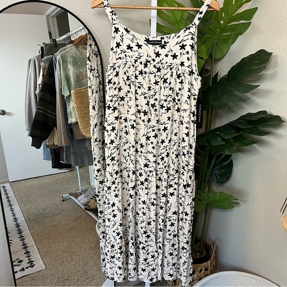 🖤 Tribal Femme Black & White Floral Maxi Dress Sz M | Tiered Sleeveless Sundress - Picture 11 of 11